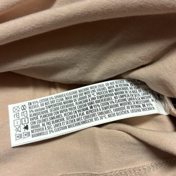 Lot of  Basic Tank tops - Picture 6 of 15